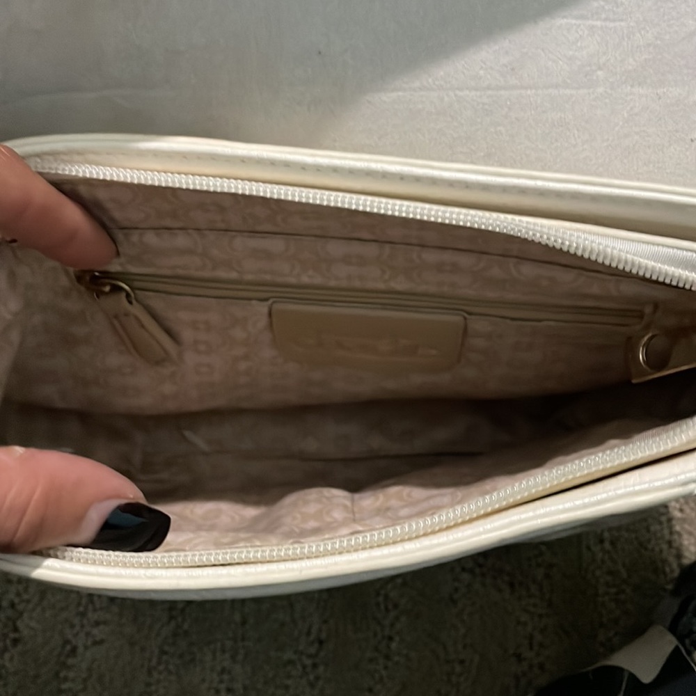 Handbag - Picture 2 of 4